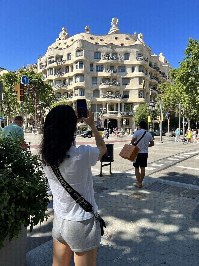 Экскурсия :Шедевры Гауди: Саграда Фамилия, Casa Batlló и Casa Milà - Фото 1